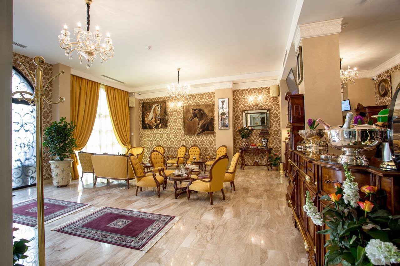 The Arlington Boutique Hotel Крайова Екстер'єр фото