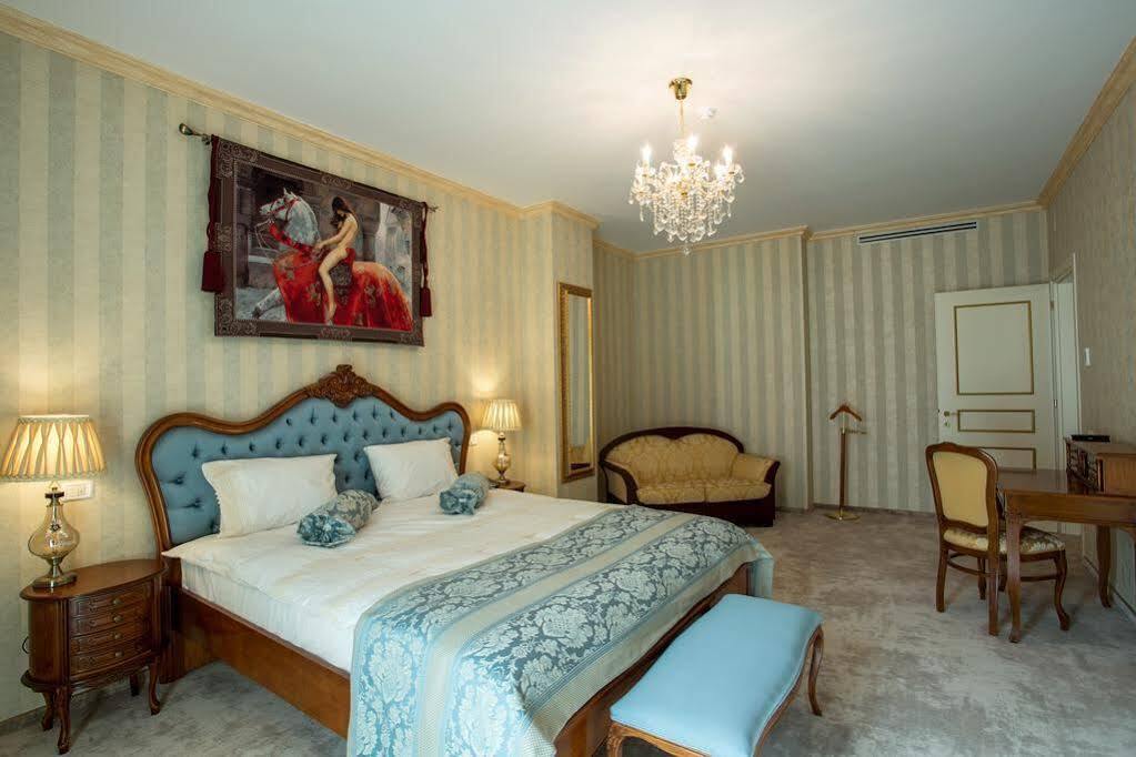 The Arlington Boutique Hotel Крайова Екстер'єр фото